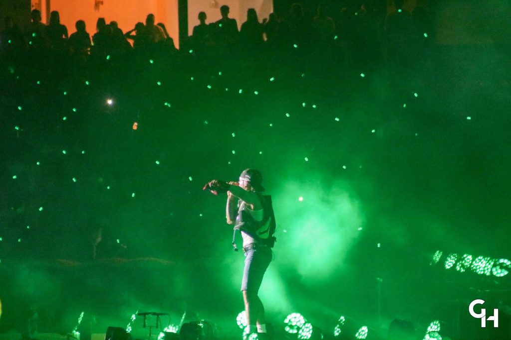 Feid cautiva a más de 51 mil ticos en su concierto en el Estadio Nacional